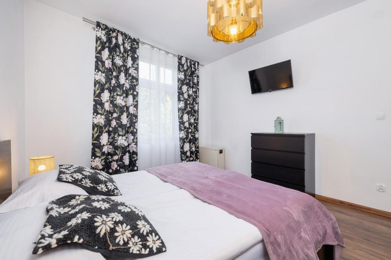 On Krupowki Street With Mountain View By Renters Apartment *