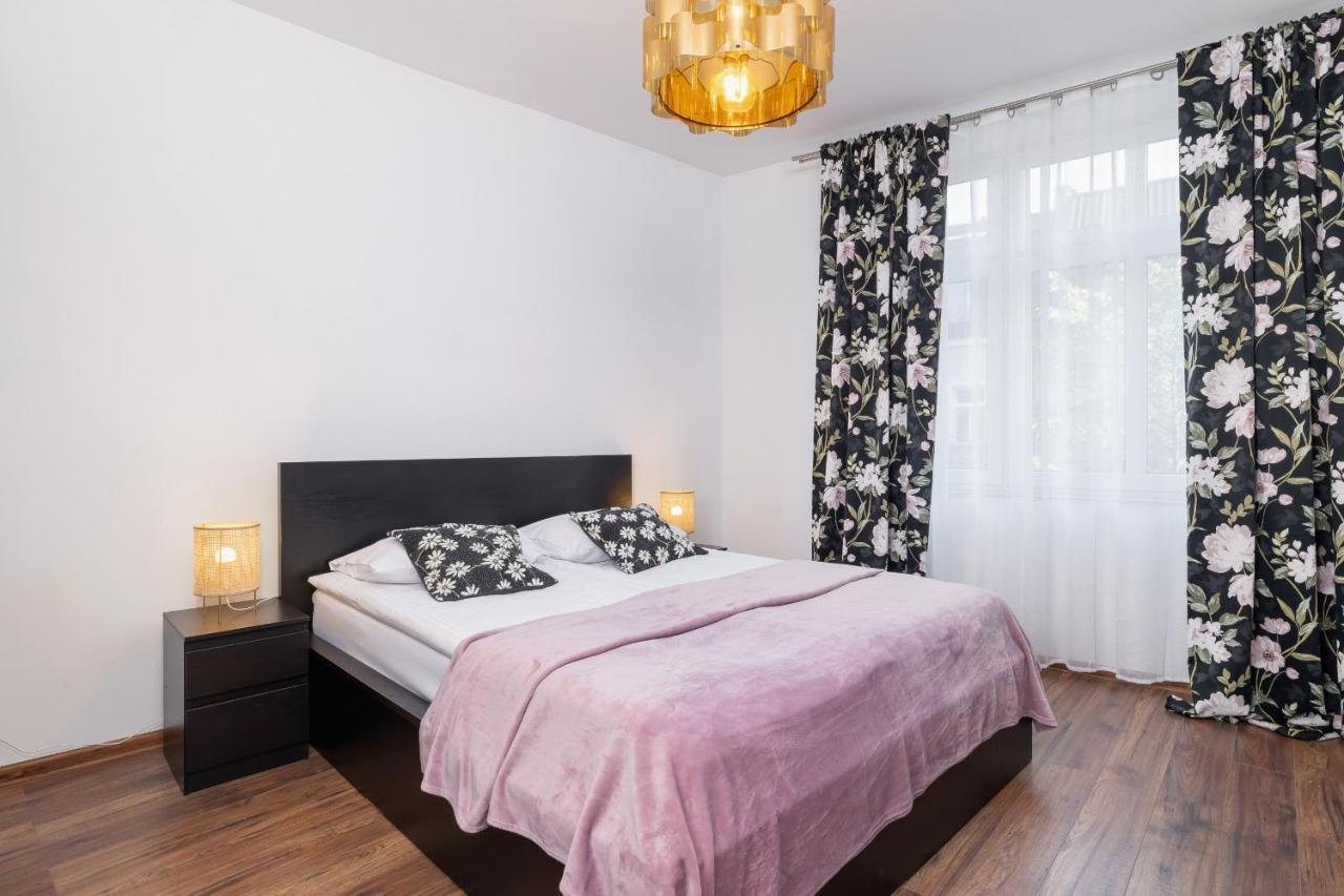 Apartment On Krupowki Street With Mountain View By Renters